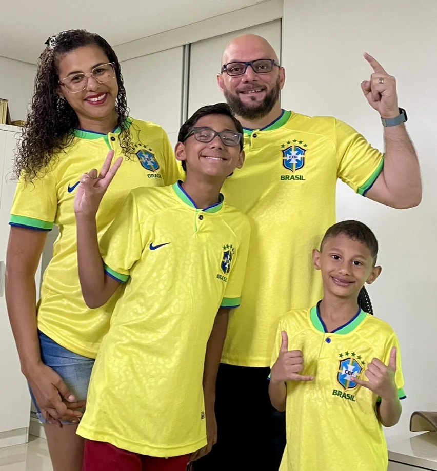 Lucas Maestrinho com a camisa da Seleção Brasileira
